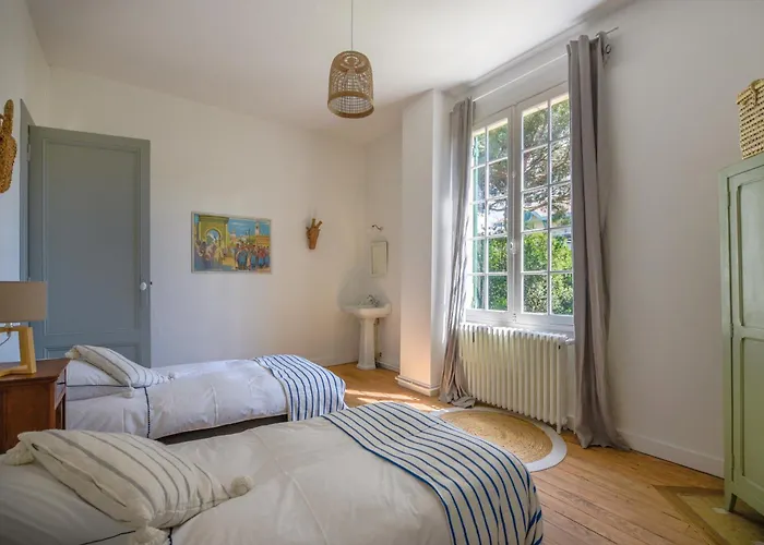 Villa Grande - 50m - Piscine - Proche Centre Gare - Parking *